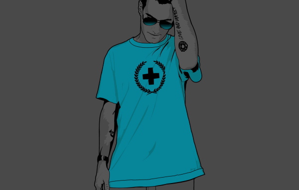 Человек с крестом на футболке