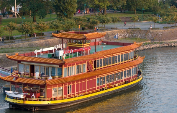 Прогулочный корабль в Китае