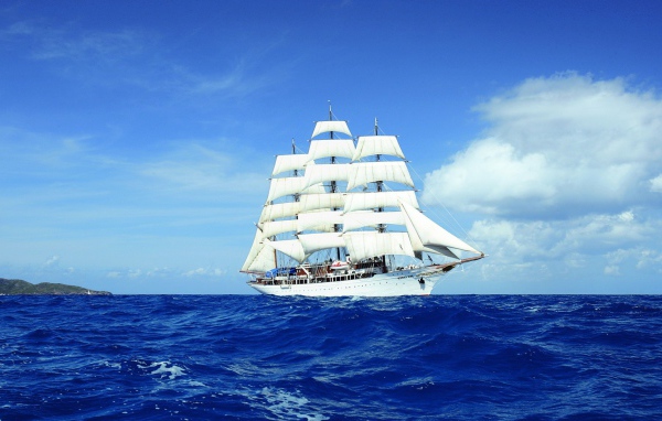 Трехмачтовый парусный корабль