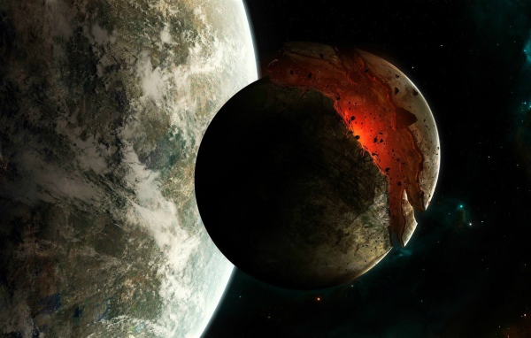 Луна раскололась на части