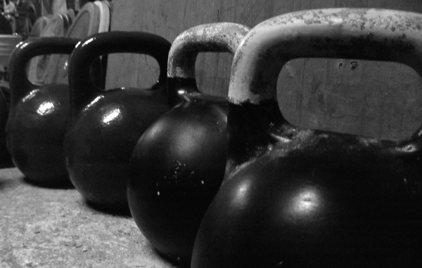 Гири в спортзале