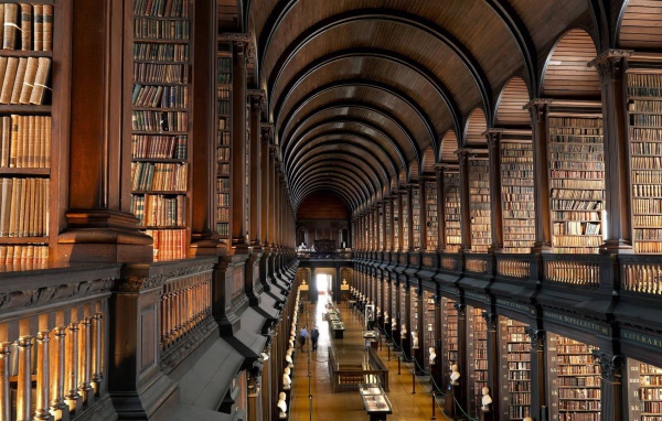 Библиотека в колледже в Дублине