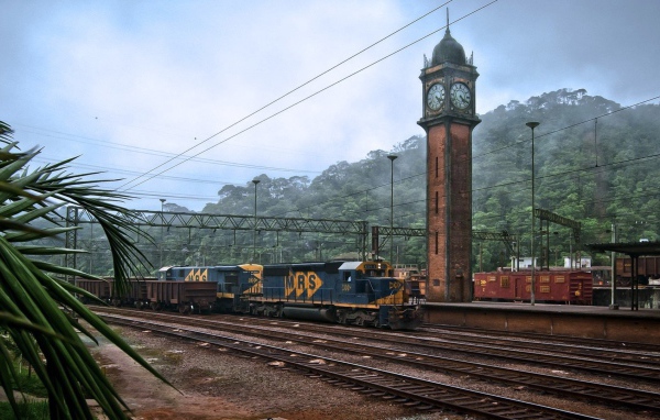 Башня с часами на старом вокзале