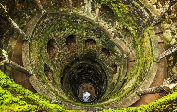 Башня выдолбленная в скале