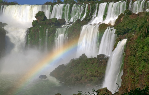 Радуга на водопаде Игуасу