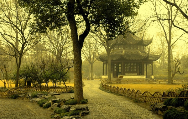 Китайская беседка в парке