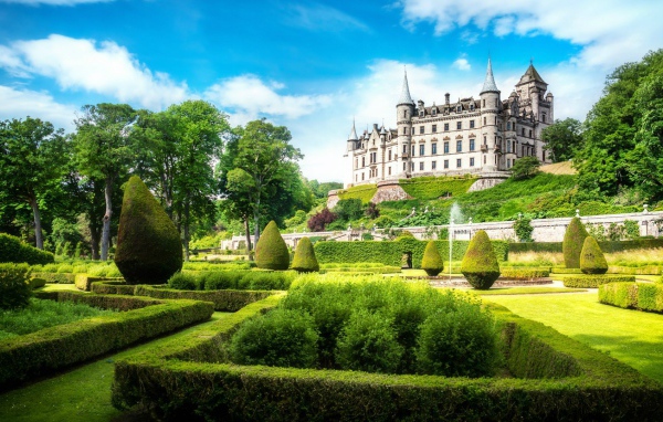 Замок Данробин в Шотландии