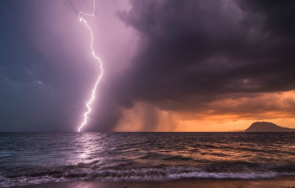 Буря в Патрах, Греция