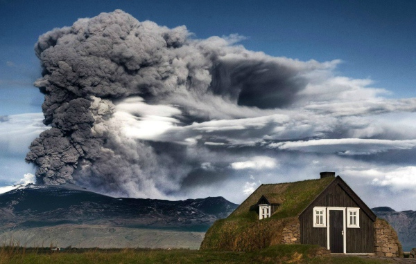 Вулкан Эйяфьятлайокудль в Исландии