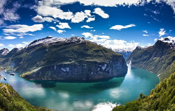 Фьорд в регионе Суннмёре, Норвегия