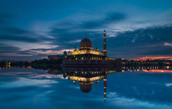 Мечеть в Путраджайе. Малайзия