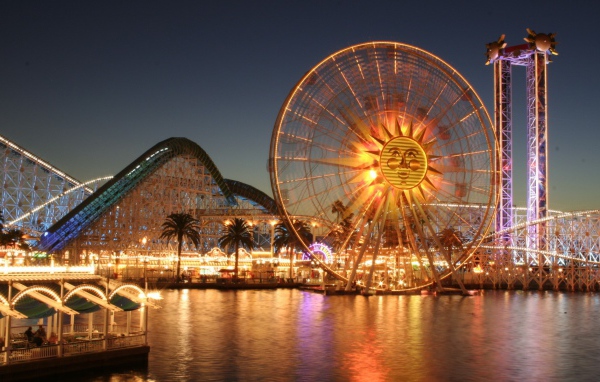 Символ солнца на колесе обозрения