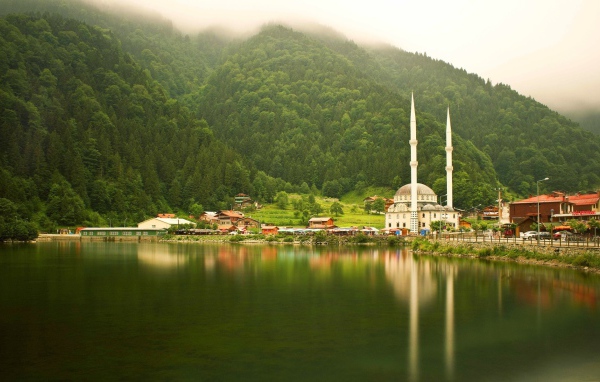 Мечеть у озера в Турции, Трабзон