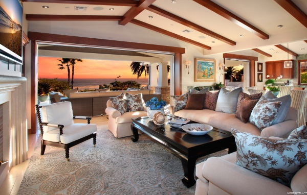 Гостиная в доме на тропическом острове