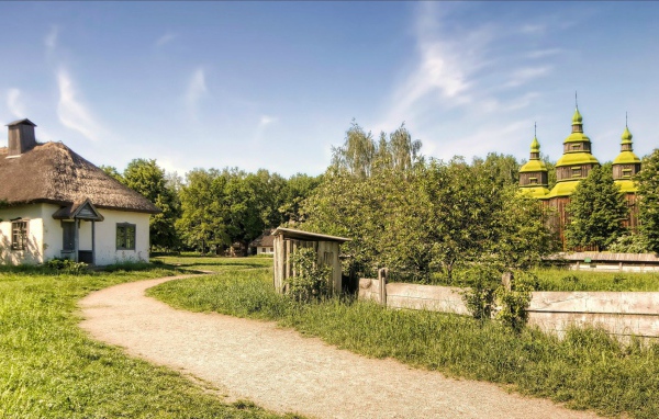 Музей народной архитектуры и быта под Киевом