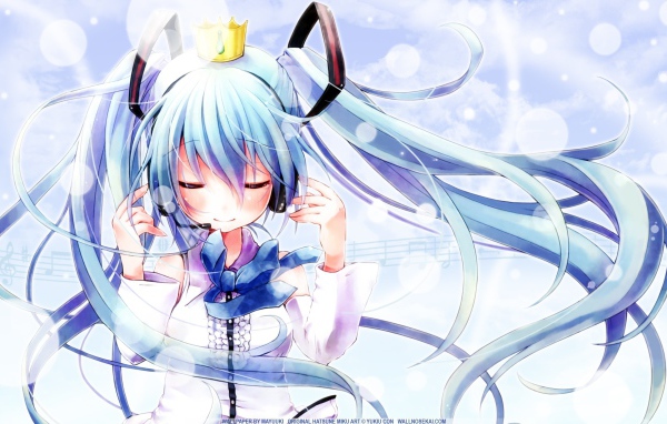 Аниме девушка в золотой короне