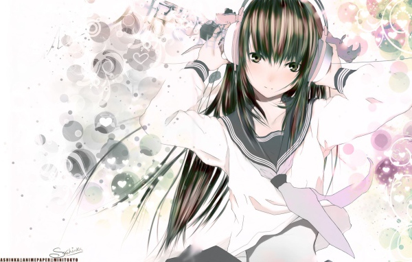 Аниме девушка в наушниках и школьной форме