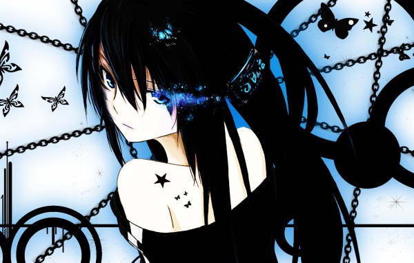 Черноволосая аниме девушка в цепях