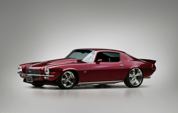 Темно вишневый автомобиль 1971 года