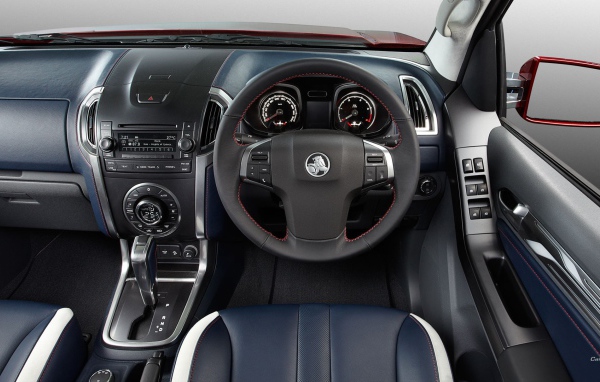 Интерьер автомобиля Holden Colorado