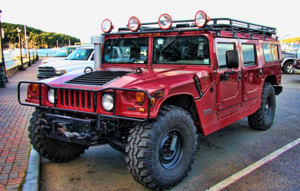 Красный Хаммер, фото HDR