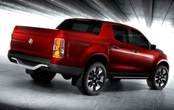 Красный пикап Holden Colorado