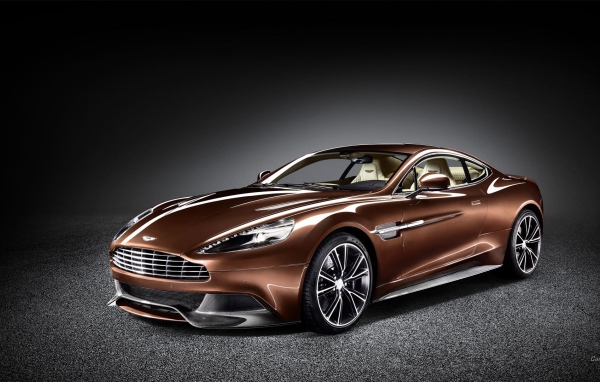Новый коричневый Aston Martin Vanquish
