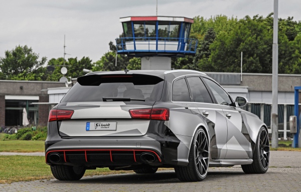 Вид сзади на Audi RS6 Avant