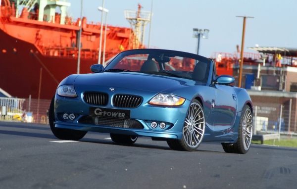 Мощный БМВ кабриолет синего цвета