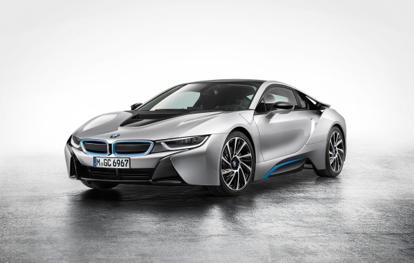 Новый серебристый BMW i8