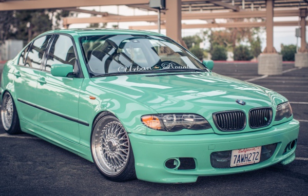 Блестящий светло зеленый БМВ E38