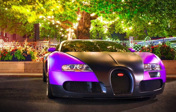 Сиреневый Bugatti Veyron с черным капотом