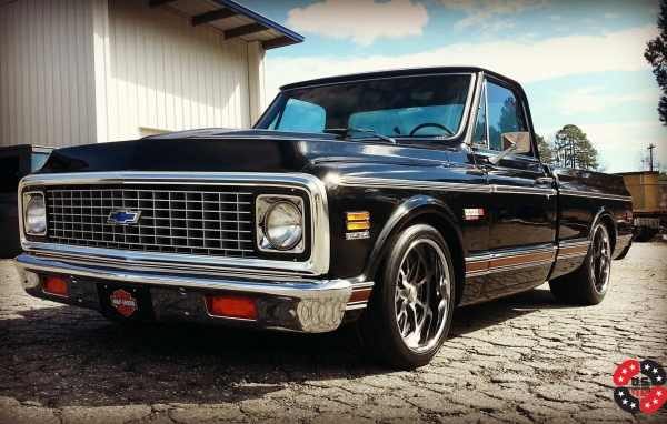 Блестящий пикап Chevrolet C-10
