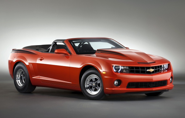 Красный Chevrolet COPO Camaro