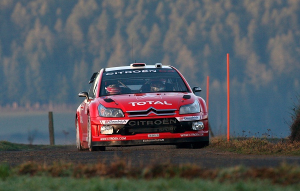 Гонщики ралли на авто Citroen C4