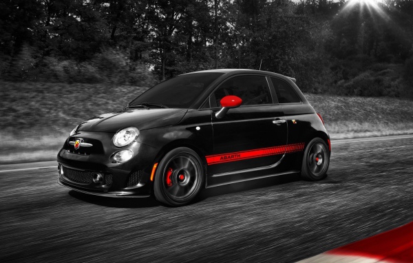Черный Fiat 500 Abarth