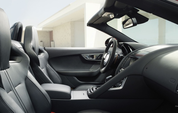 Автомобиль кабриолет Jaguar XJ