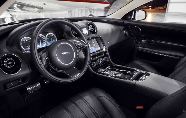 Салон автомобиля Jaguar XJ