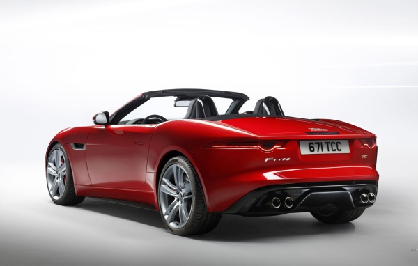 Красный кабриолет Jaguar F-Type
