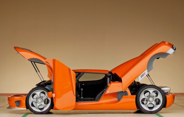 Открывающиеся части автомобиля Koenigsegg CCR