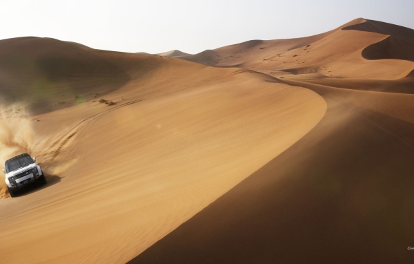 Land Rover DC100 покоряет пустыню