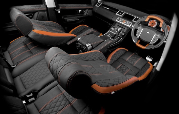 Салон автомобиля Land Rover