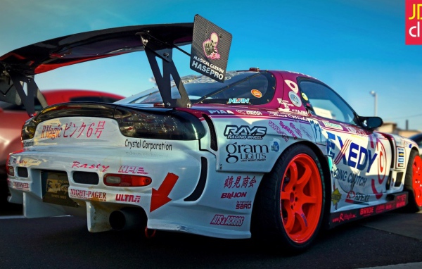 Аппликации на спортивной Mazda RX-7