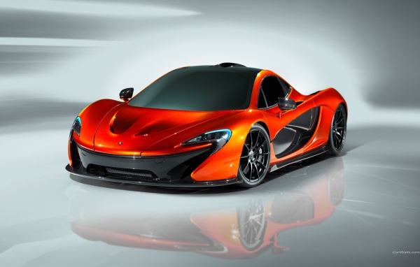 Оранжевый McLaren P1 на сером фоне
