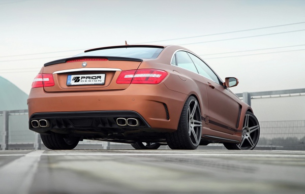 Коричневый Mercedes-Benz E-Class Coupe PD850 Black Edition