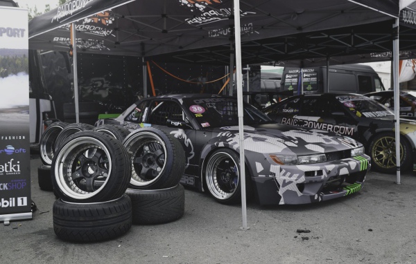 Замена резины гоночного Nissan S13