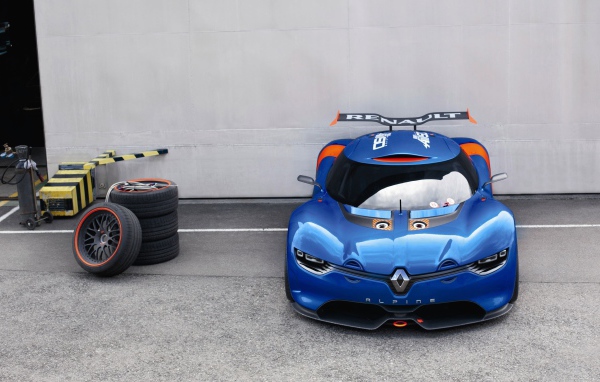 Замена покрышек спортивного Renault Alpine