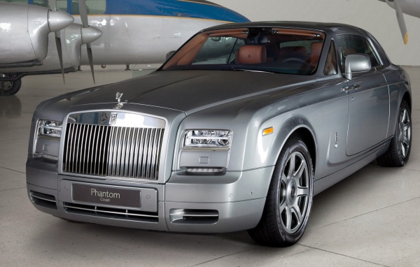 Серебристый Rolls-Royce Фантом