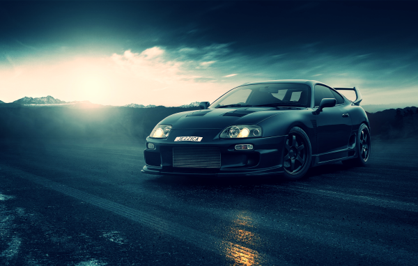 Черная Toyota Supra на шоссе