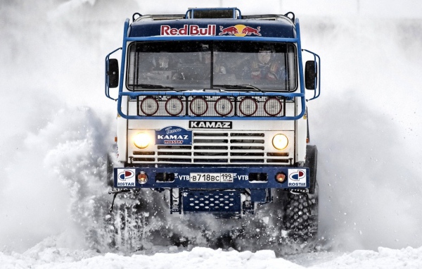 The Russian Kamaz racing on snow